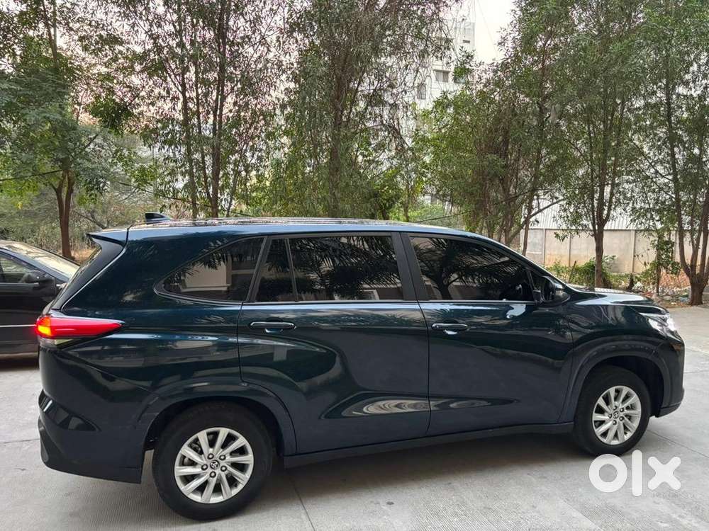 Toyota Innova Hycross 2025 Petrol 5500 Km Driven