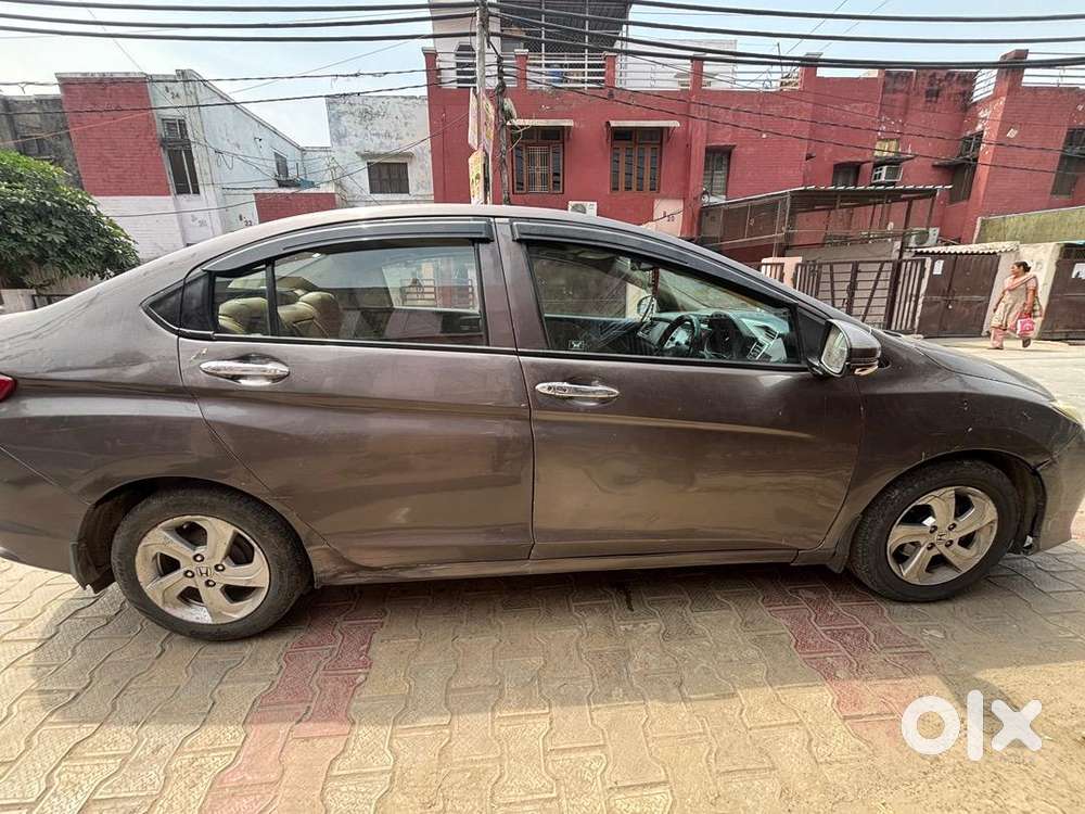 Honda City 2015 Cng & Hybrids 90000 Km Driven Cng Pass Nahi Hai