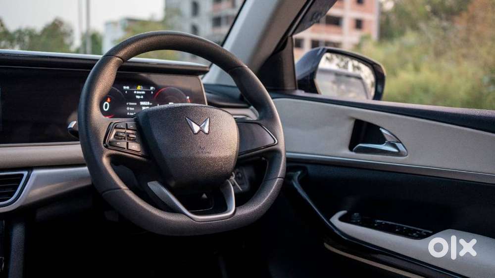 Mahindra Xuv700 2.0 Ax 5 Petrol At Str, 2024, Petrol