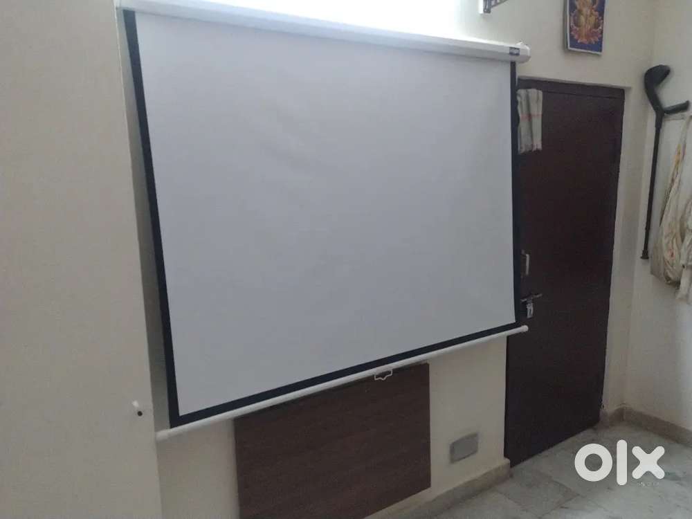 Projector screen
