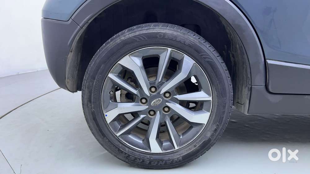 Mahindra Xuv300 1.2 W8 (o) Amt Petrol, 2021, Petrol