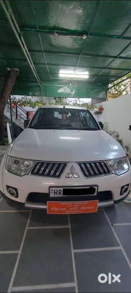 Mitsubishi Pajero Sport 4x4 Dual Tone, 2013, Diesel