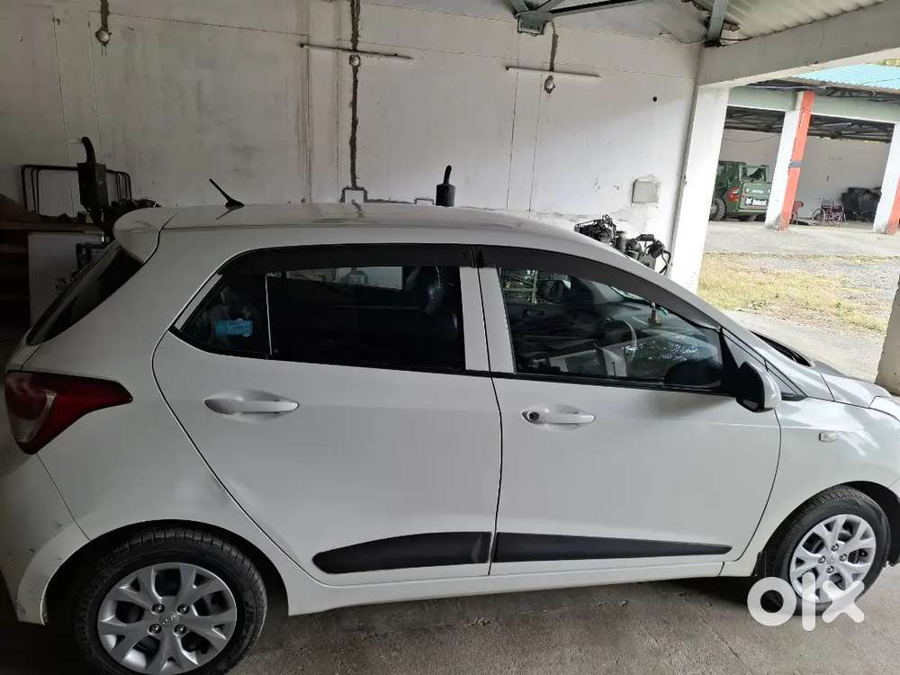 Hyundai Grand I10 2015 Petrol 80000 Km Driven