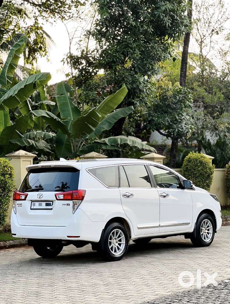 Toyota Innova Crysta 2.8 Gx At, 2017, Diesel