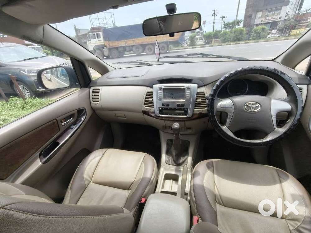 Toyota Innova 2.5 Vx (diesel) 8 Seater Bs Iv, 2014, Diesel