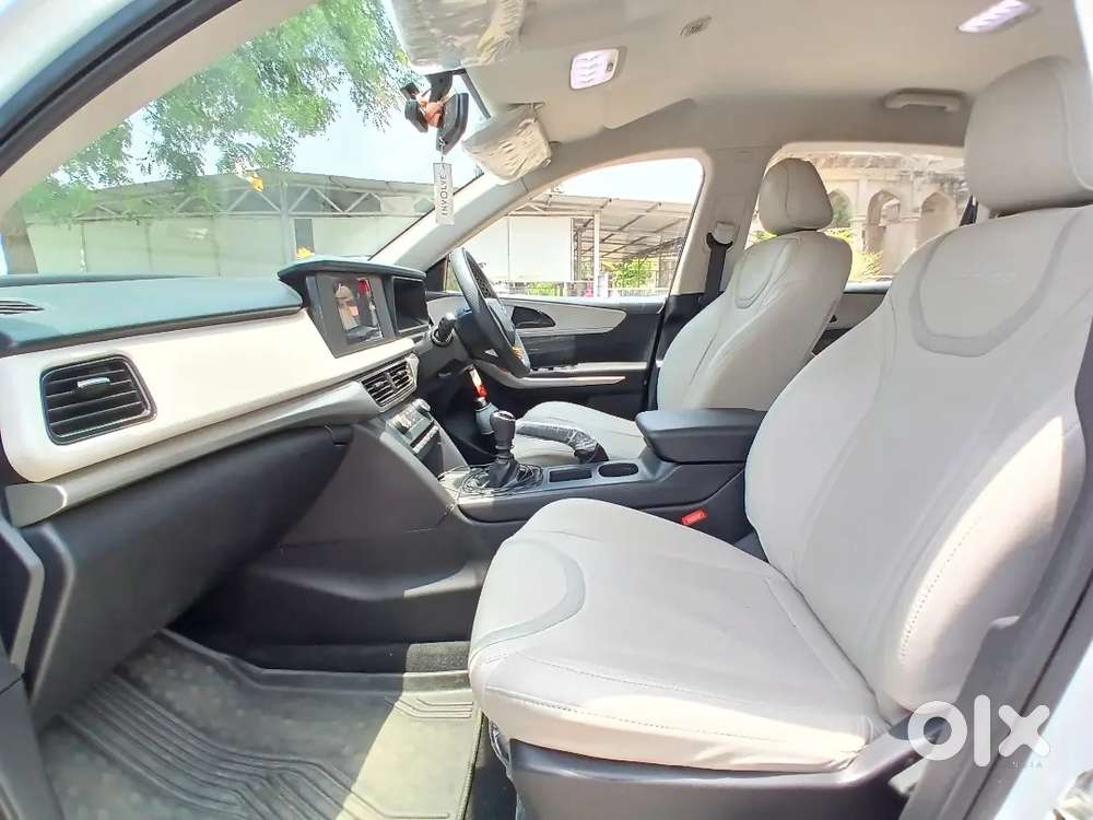 2022 Xuv700 Mx Petrol  25000 Km  Excellent Condition