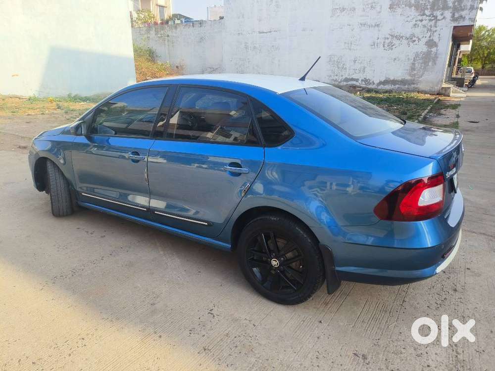 Skoda Rapid    Reg No :- Mp44zg7694 ️ Year :- 2017   Version :