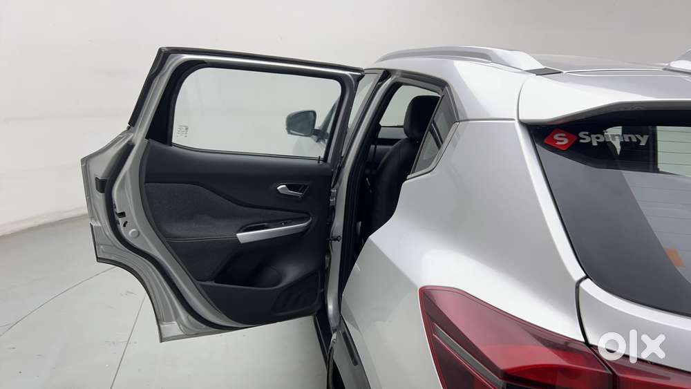 Nissan Magnite 1.0 Xv Premium, 2023, Petrol