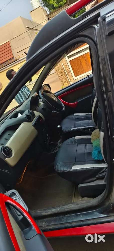 Alloy Wheel 
Touch Screen 
Power Steering 
Power Window 
Central Lock