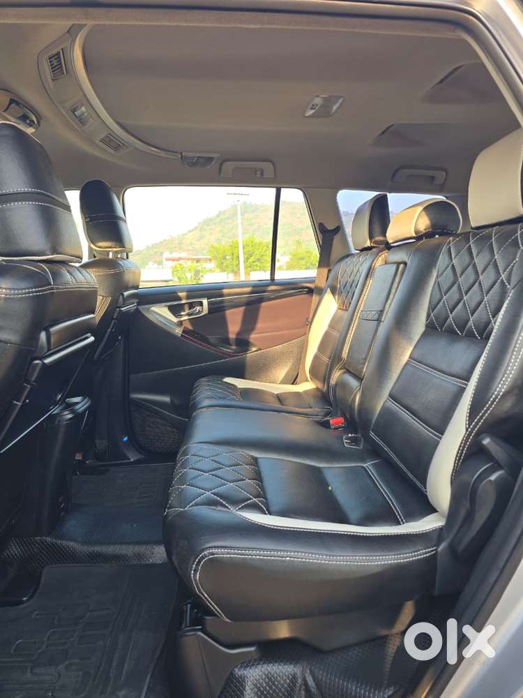 Toyota Innova Crysta 2.4 V 8 Str, 2017, Petrol