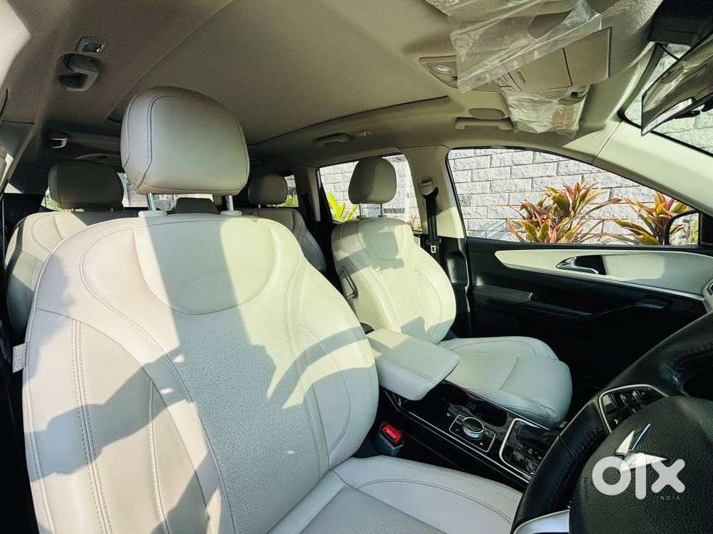 Mahindra Xuv700 2.2 Ax 7 Diesel At Str, 2022, Diesel