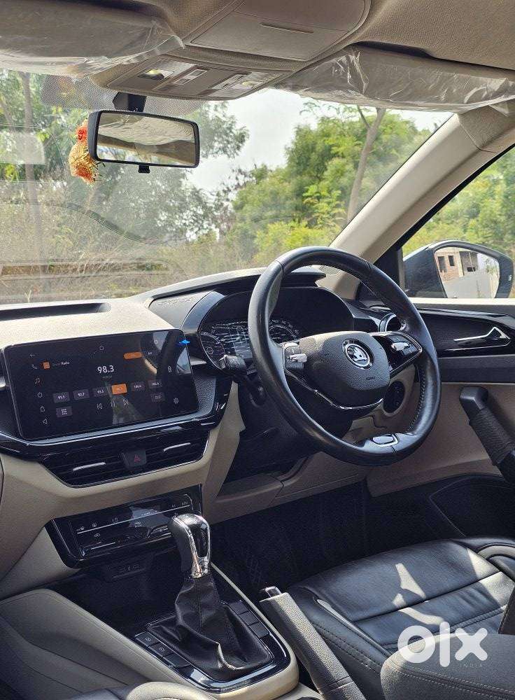 Skoda Slavia Ambition 1.0l Tsi At, 2022, Petrol