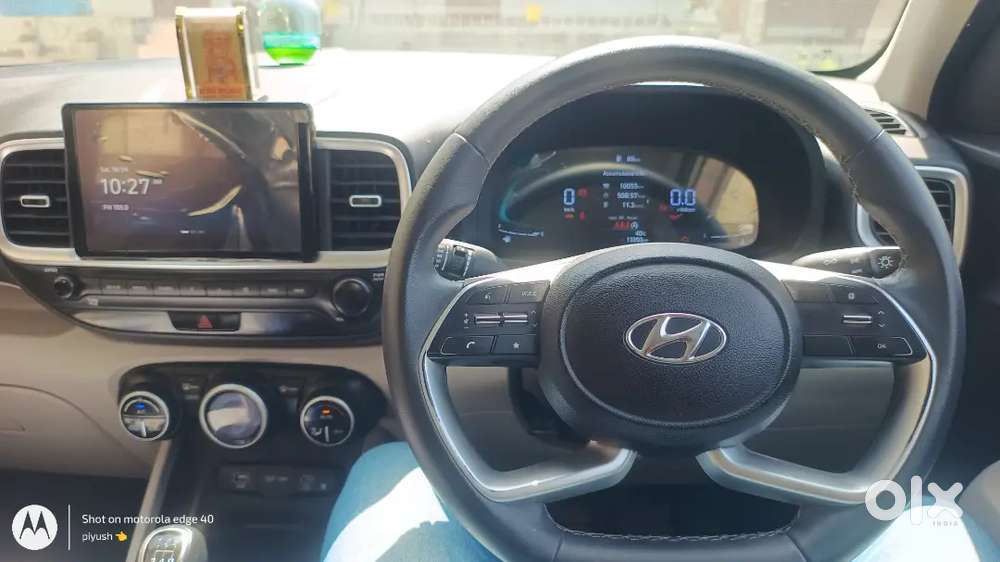 Venue Sx Mt 2nd Top Model With Automatic Climate Controls, Sunroof.