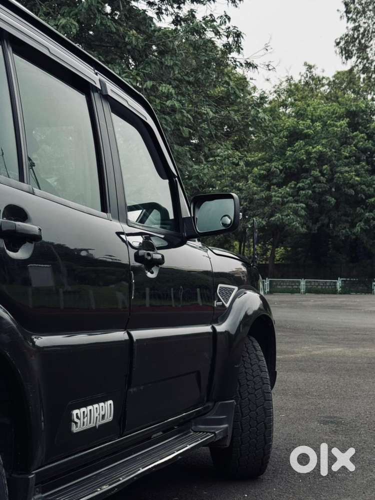 Mahindra Scorpio S11 Black 2019