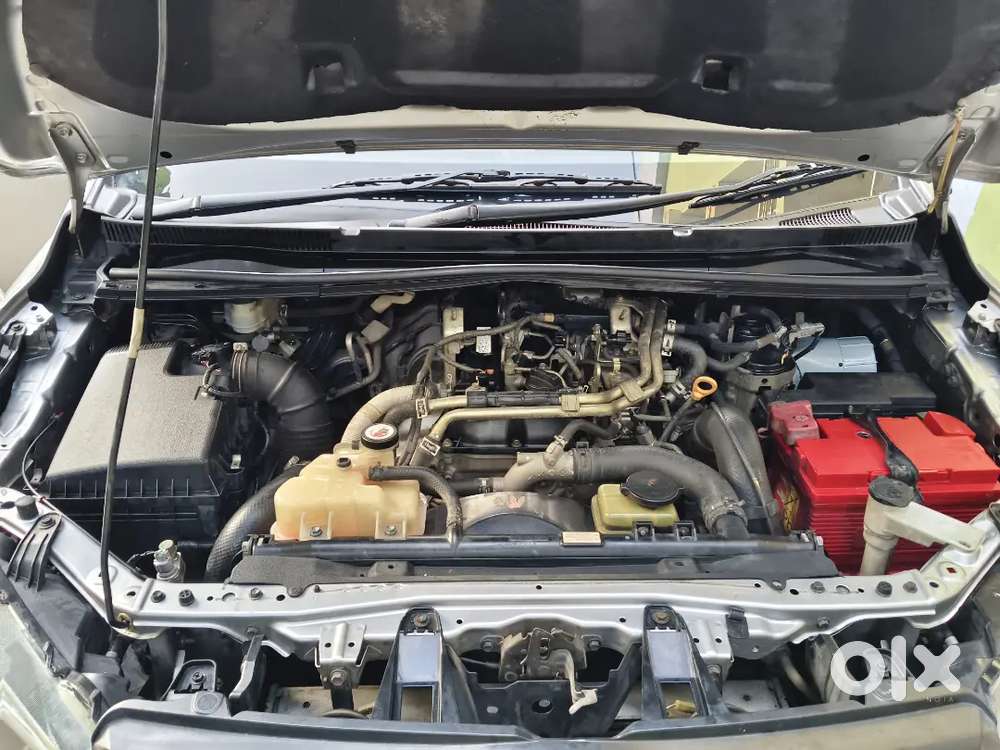 Toyota Innova Crysta 2.4g 2018 Yellow Bord