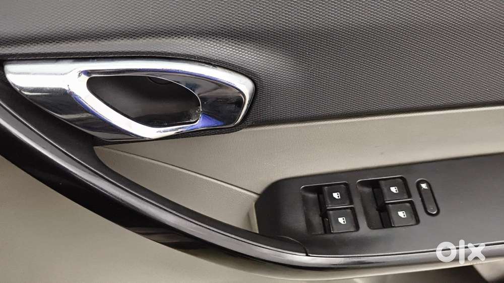 Tata Tiago 1.2 Revotron Xza, 2017, Petrol