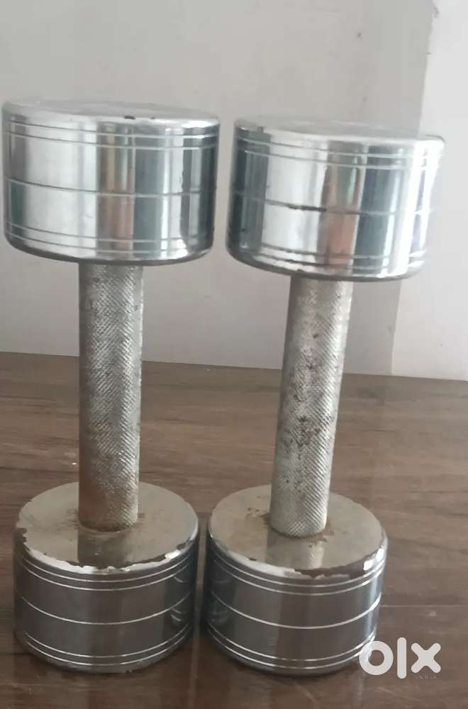 I'm selling my dumbbells because I've joined a gym.