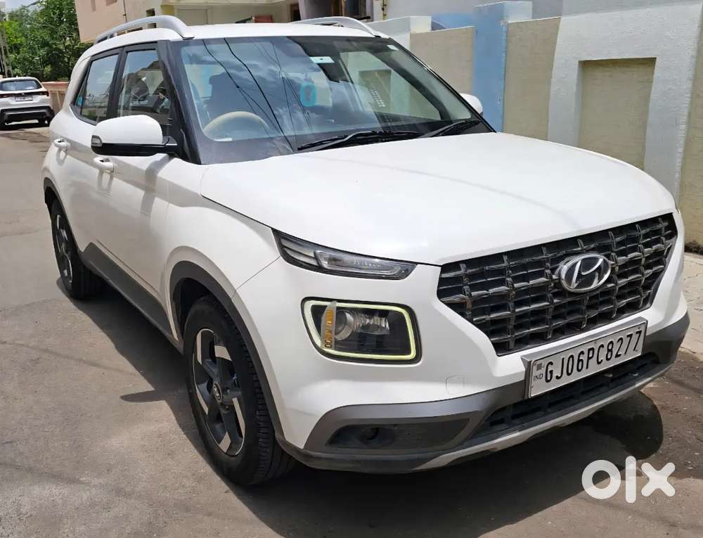 Hyundai Venue 1.0 Turbo Petrol Well Maintained With Sunroof, New Tyres