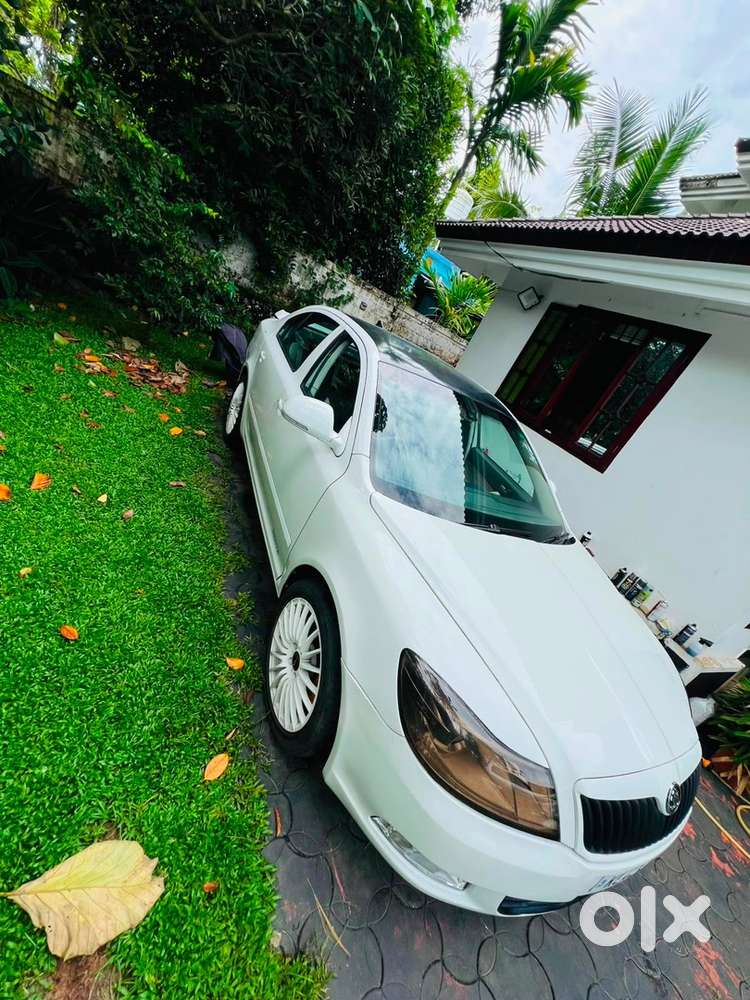 Skoda Laura Petrol Manual 2011