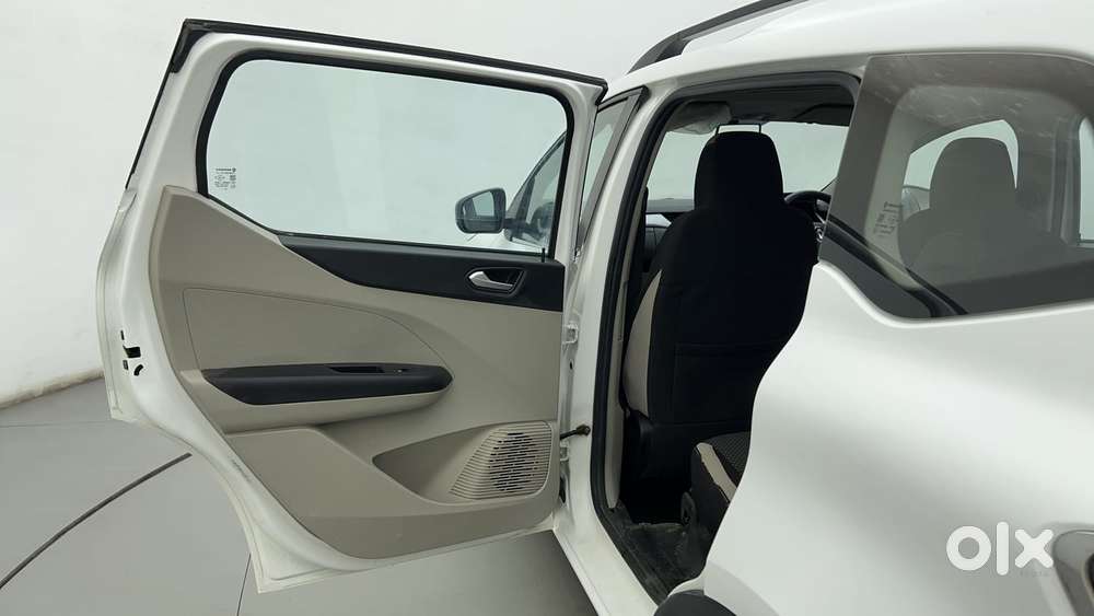 Renault Triber Rxz, 2022, Petrol