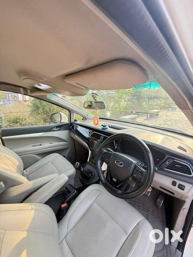 Mahindra Marazzo M8 Top End