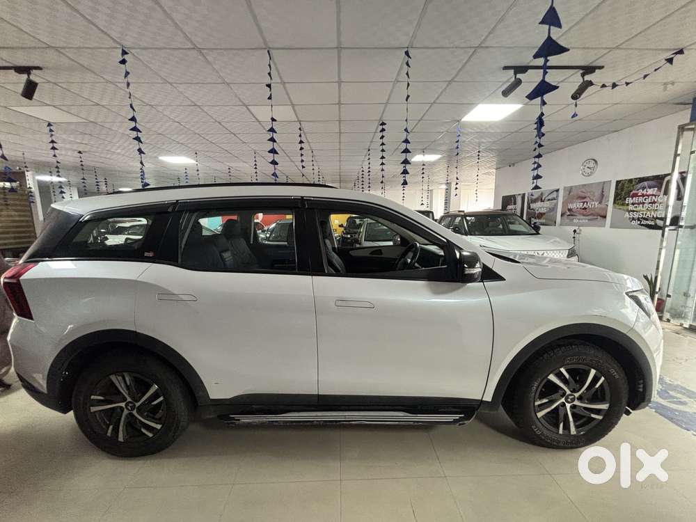 Mahindra Xuv700 2.0 Ax 5 Petrol Mt Str, 2022, Petrol
