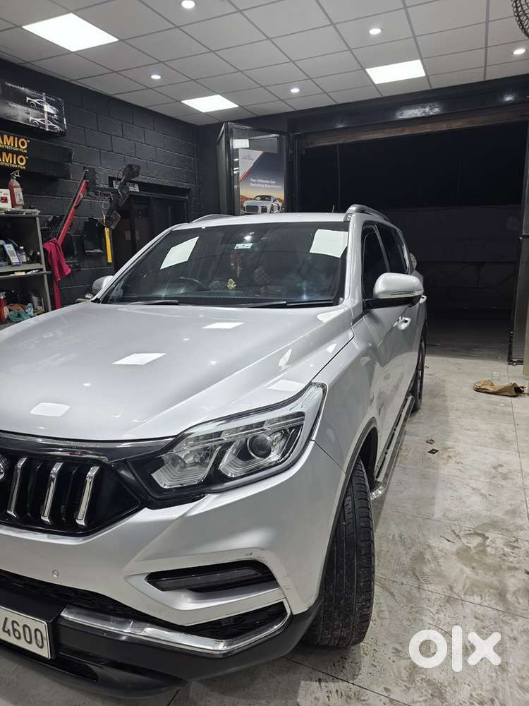 Mahindra Alturas G4 2018 - 4x4