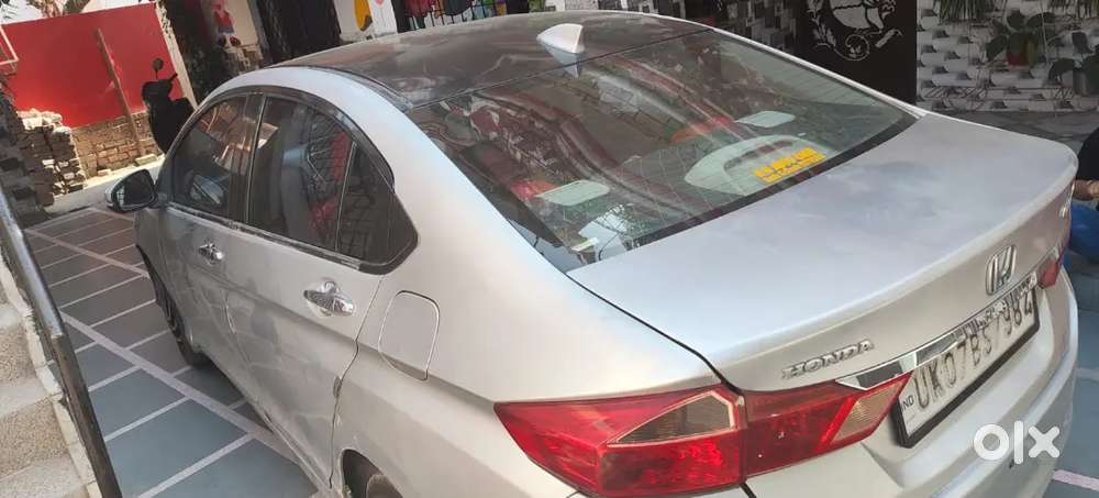 Honda City 2016 Petrol Well Maintained With Sunroof And Push Start