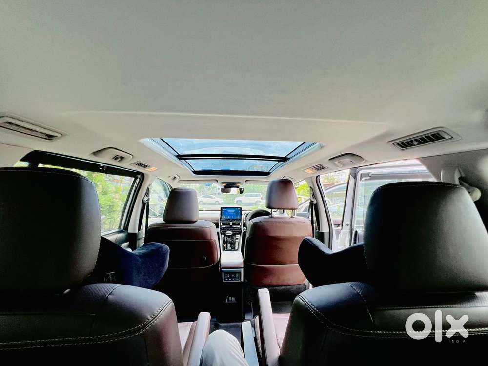 Toyota Innova Hycross 2.0 Zx Hybrid 7 Str, 2025, Petrol