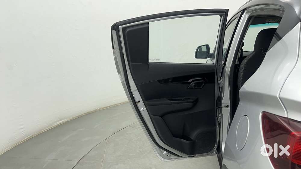 Mahindra Kuv 100 2016-2017 Mfalcon G80 K8 Dual Tone, 2017, Petrol