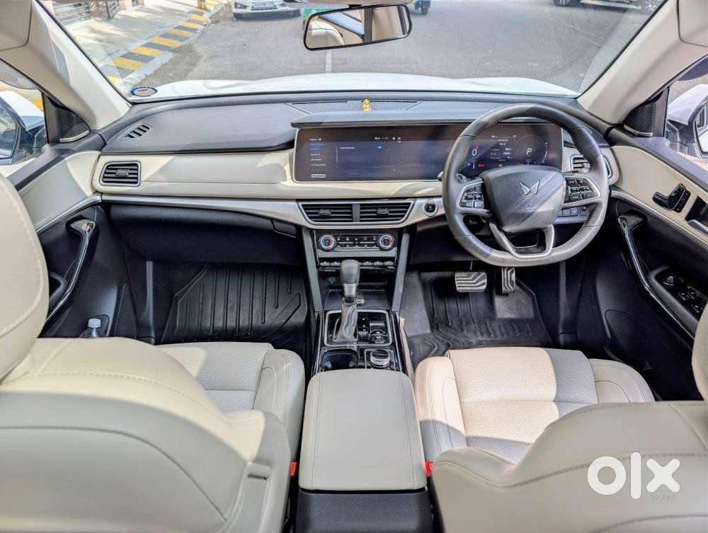 Mahindra Xuv700 2.2 Ax 7 Diesel At Luxury Pack Str Awd, 2023, Diesel