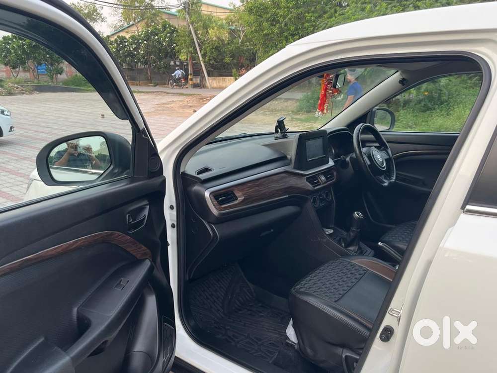 Maruti Suzuki Brezza 1.5 Lxi Smart Hybrid, 2023, Petrol