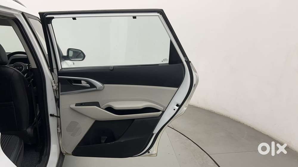 Kia Carens 1.4 Prestige Plus Turbo 7 Str, 2022, Petrol