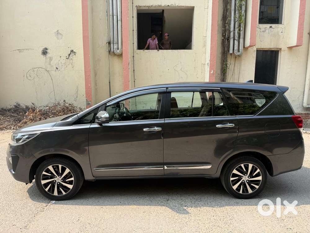 Toyota Innova Crysta 2.8 Zx At 7 Seater, 2022, Petrol
