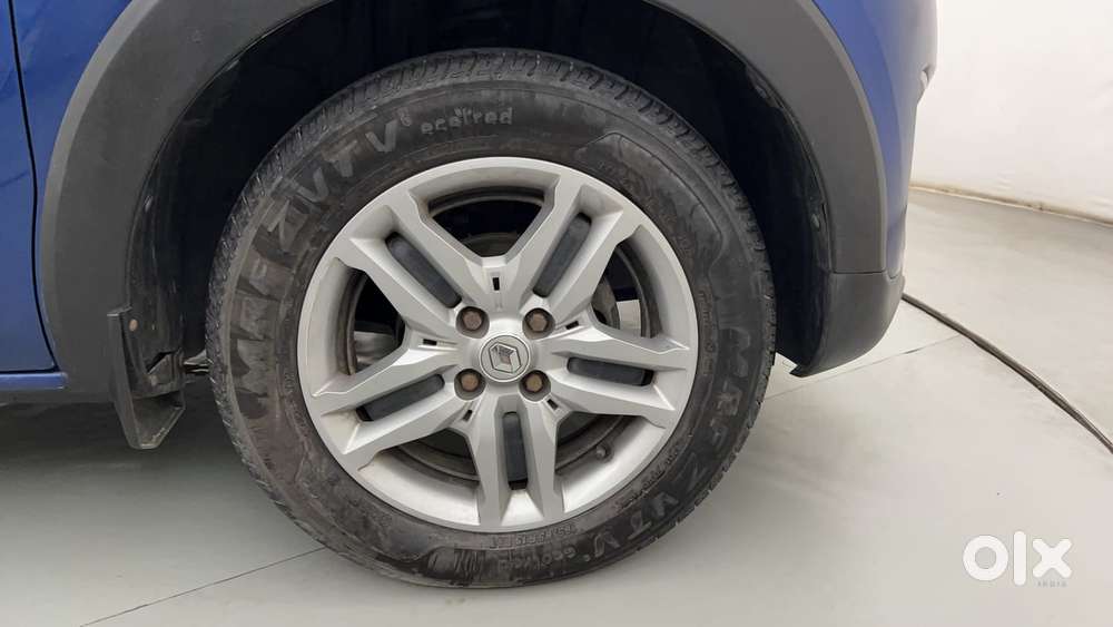 Renault Triber Rxz, 2022, Petrol