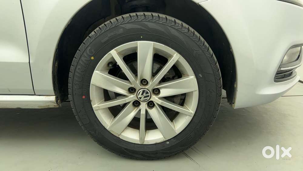 Volkswagen Polo Petrol Highline 1.2l, 2015, Petrol