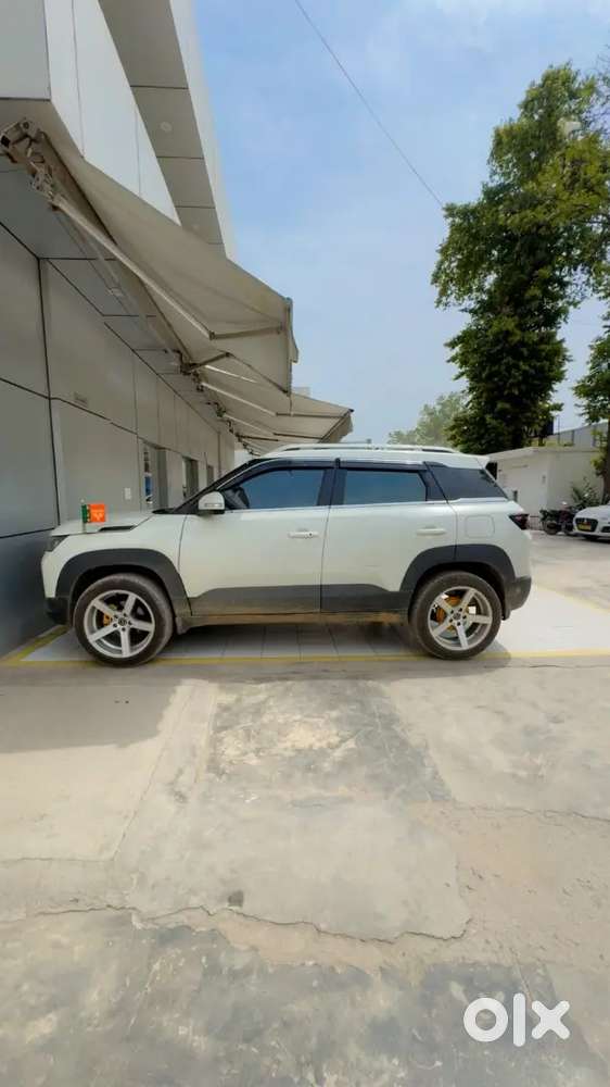 Maruti Suzuki Brezza Zxi 2024