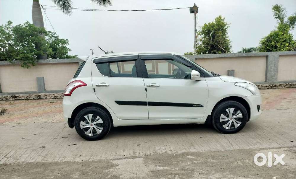 Maruti Suzuki Swift Vxi + Manual, 2014, Petrol