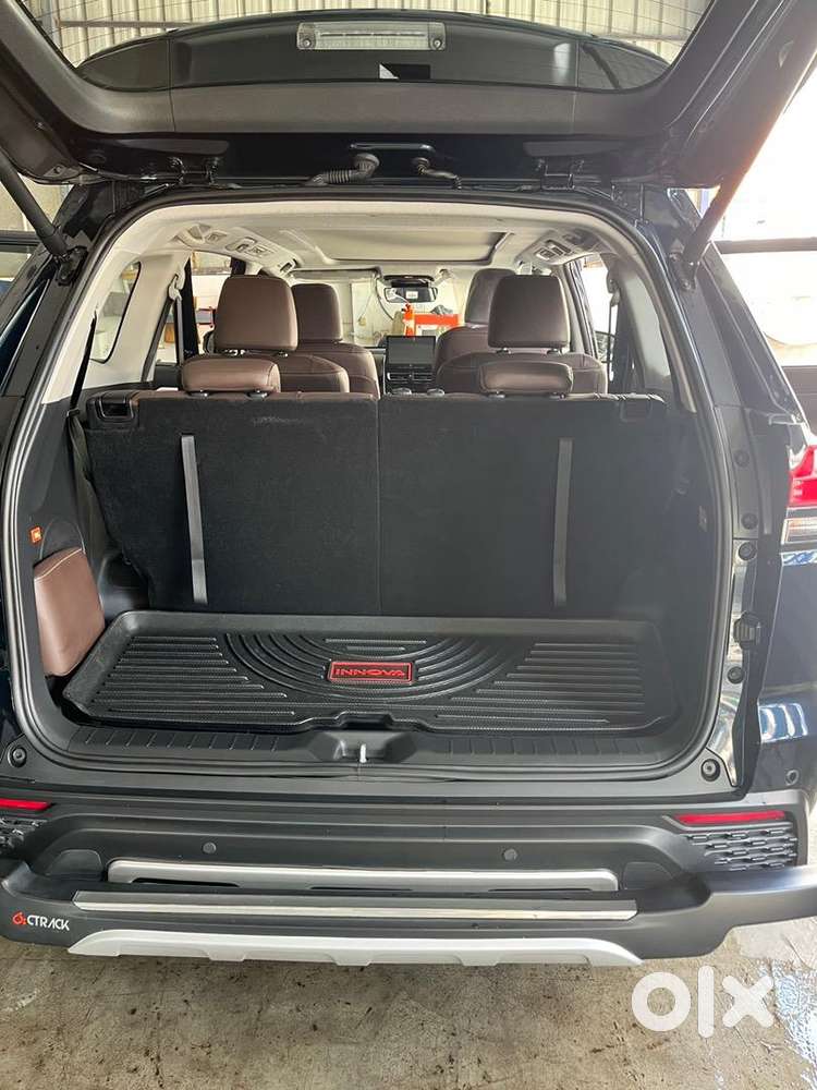 Toyota Innovahycross Zx02023 Hybridexcellent Condition Genuine Buyers