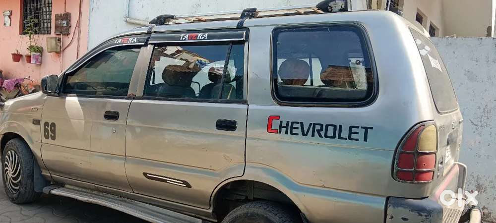 Good Condition Tavera 10 Seater