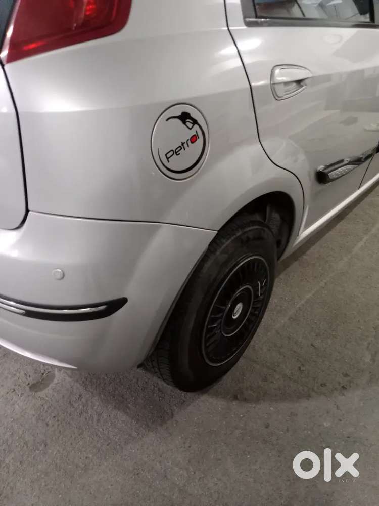 Fiat Punto 2011 Petrol 64000 Km Driven