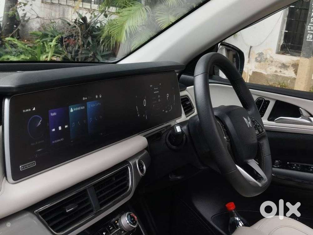 Mahindra Xuv700 2.0 Ax 7 Petrol At Str, 2024, Petrol