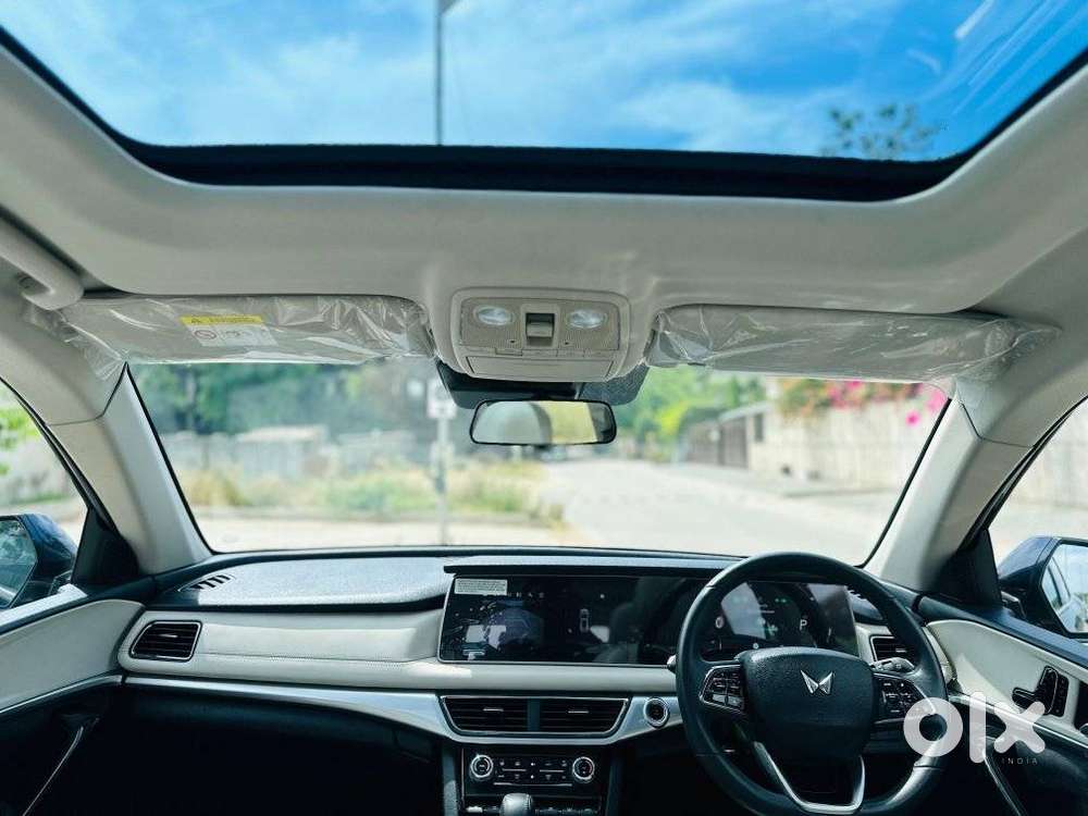 Mahindra Xuv700 2.2 Ax 7 Diesel At Str, 2024, Diesel