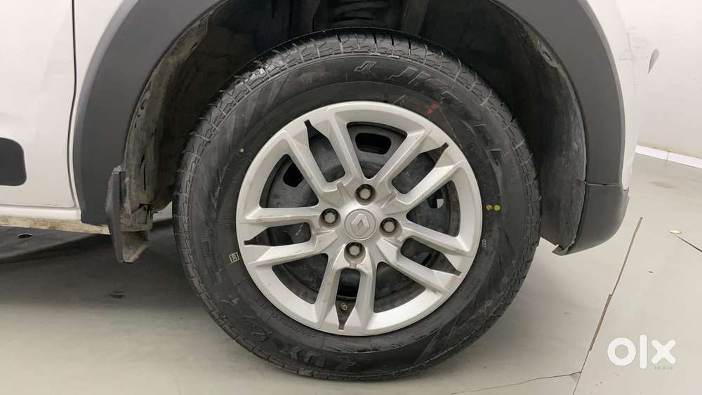 Renault Triber Rxt, 2022, Petrol