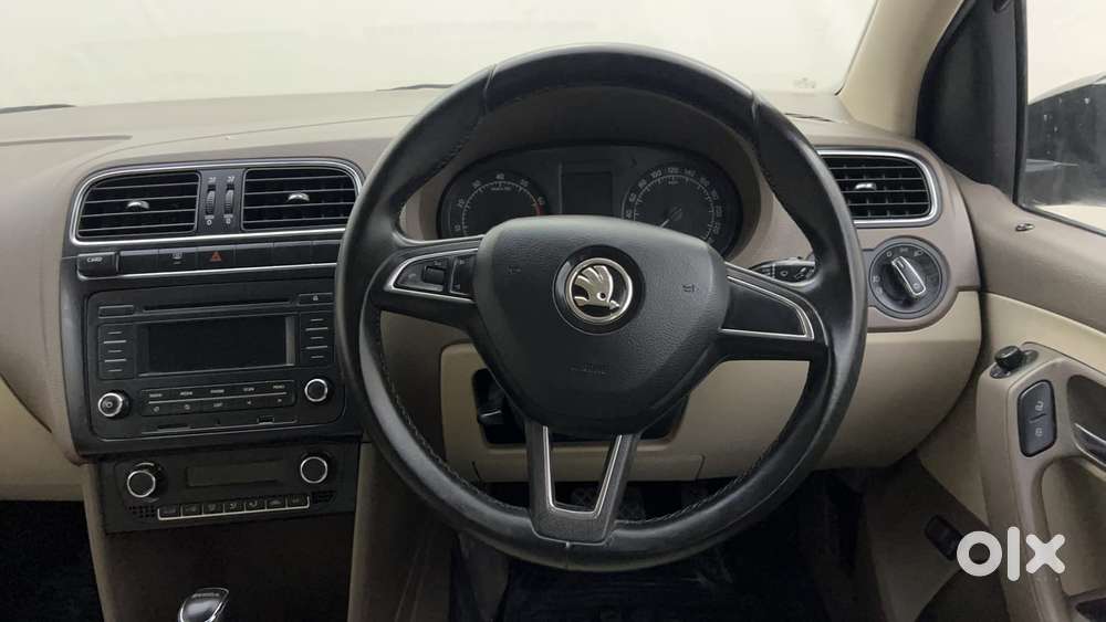 Skoda Rapid [2016-2018] 1.6 Style Plus Mpi At, 2016, Petrol