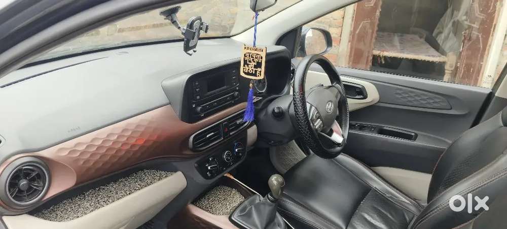 Hyundai Aura 2022 Cng & Hybrids Well Maintained