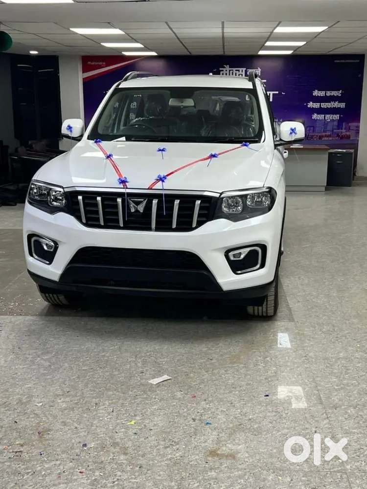 Z4 White - 7str  4wd Mt