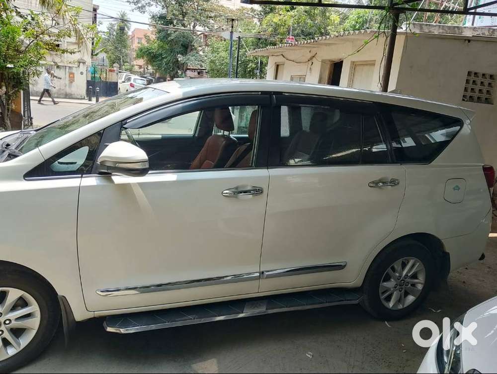 Toyota Innova Crysta 2016 2.4 Vx Mt 8 Str Diesel Manual Single Owner