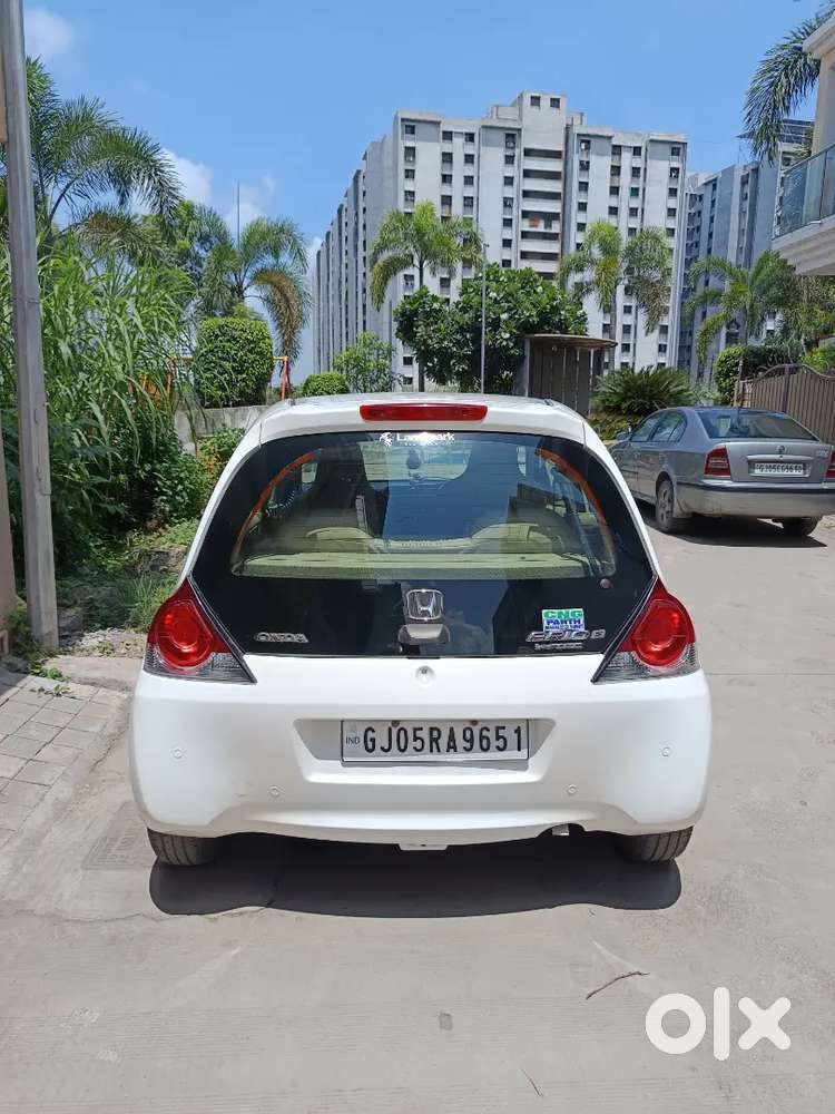 Honda Brio Vx 2017 Cng ઓરીજનલ જેન્યુઅલ કિલોમીટર નો એક્સિડન્ટ