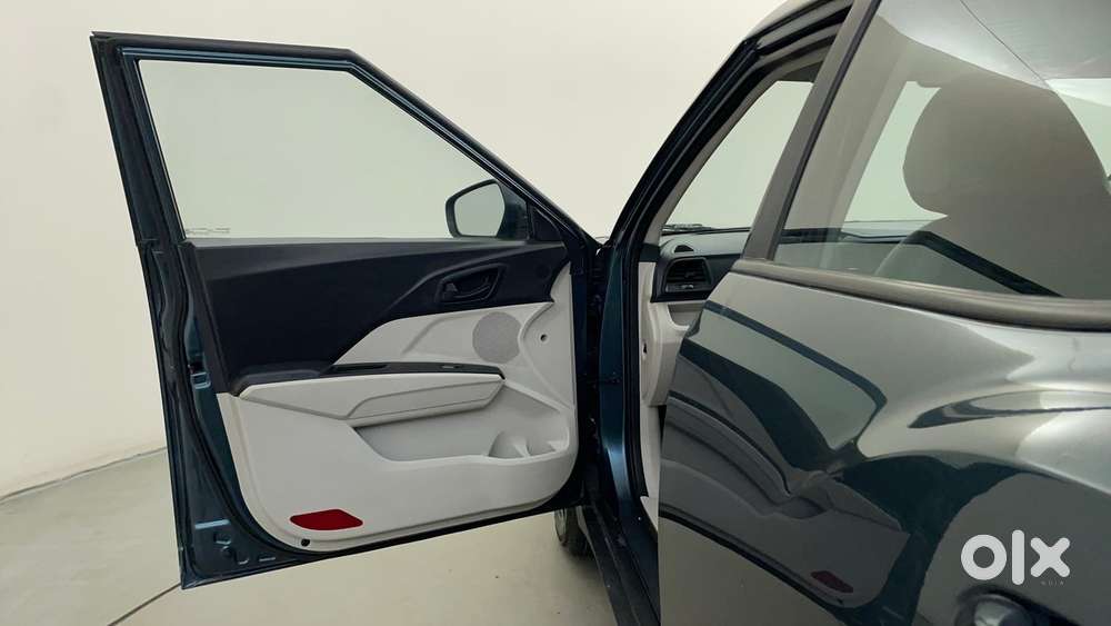 Mahindra Xuv300 W6 Amt Diesel, 2023, Diesel